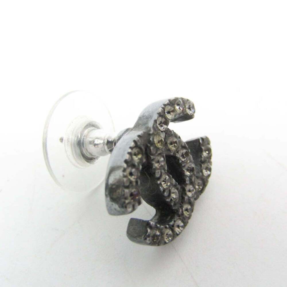 CHANEL Authentic Earrings - Picture 4 of 10